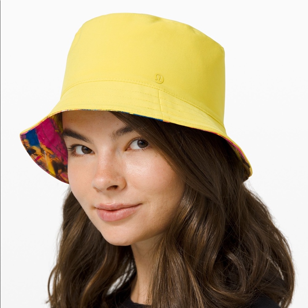 SOLD - LIKE NEW: LULULEMON REVERSIBLE BUCKET HAT
